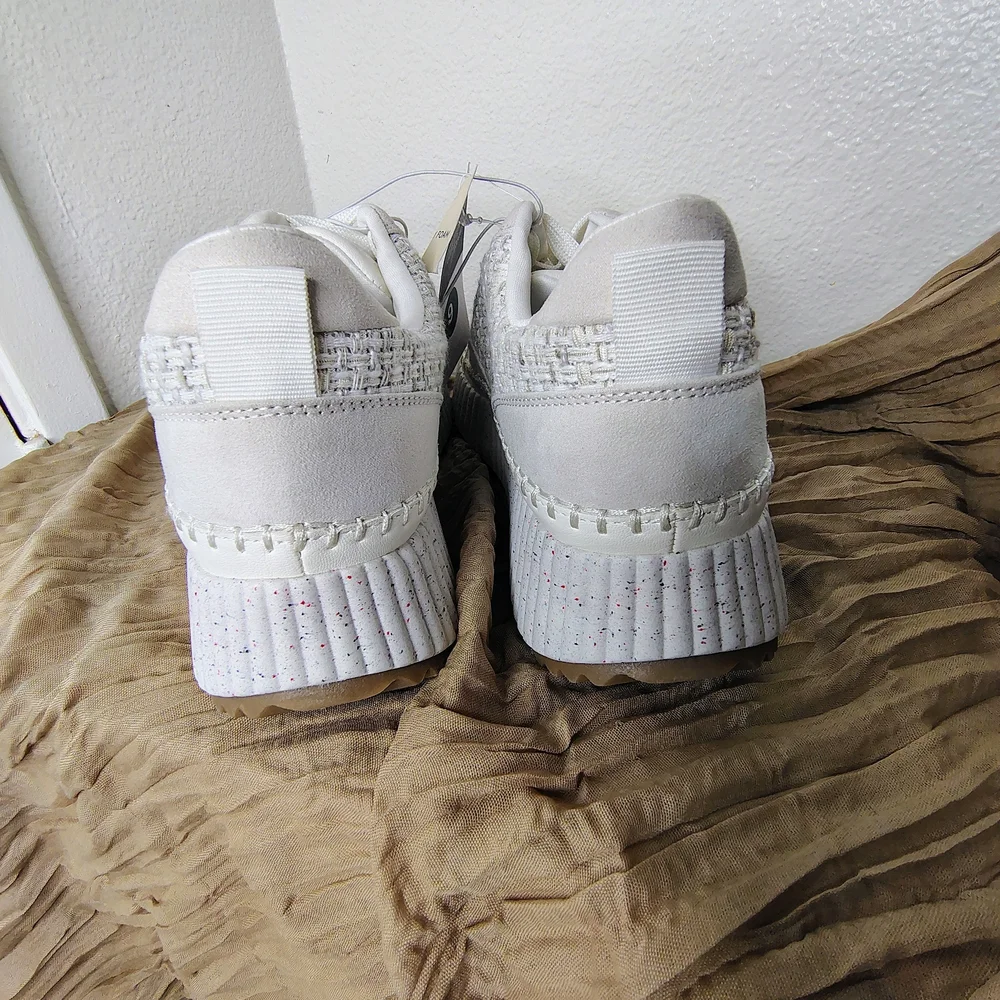 Universal Thread Women's Gray and White Memory Foam Sneakers Sz 9 - Picture 9 of 11